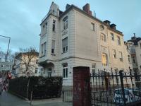 Modern apartment with balcony in a central location - B&B Wiesbaden