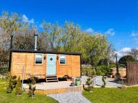 Cornwall Shepherds Hut - Hot Tub & Cosy Log Burner - Chambres d’hôtes Sandwood