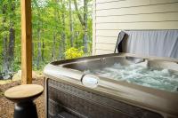 Luxury Mtn Home, Grandfather Mtn Views, Hot tub, Sauna - Chambres d'hôtes Banner Elk