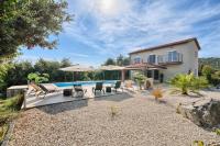 New Luxury Villa with heated Pool, Marina-Trogir - B&B Gustirna