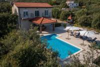 New Luxury Villa with heated Pool, Marina-Trogir - Bed and Breakfast Gustirna