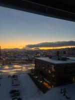 Stylish City Apartment with Panoramic Views - Bed and Breakfast Tromsø