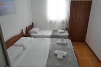 Beach House - Bedroom for 5 people - 1st floor - A - B&B Velipojë