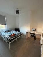 Simple basic flat apartment studio - B&B Newport