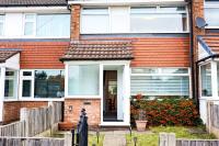 Cosy Airport Retreat With Netflix and Fresh Bakes - B&B Wythenshawe