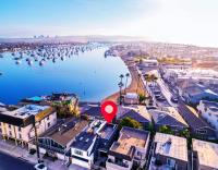 Luxe Harbor View 3BR - Rooftop Deck, Steps to Sand - Rare AC & Garage Parking - B&B Newport Beach