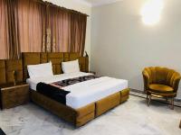 Deluxe Double Room (2 Adults + 1 Child)