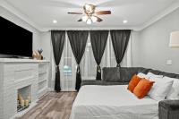 Little India Gem - Bollywood Retreat Near Markets - Bed and Breakfast Chicago