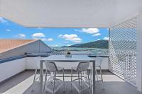 Ocean View Apartment 49 - Bed and Breakfast Airlie Beach