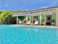 Villa Joss - Piscine & Plage 1 min à pied - B&B Case-Pilote