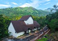 Achutham Cottages Wayanad by VOYE HOMES - Nature Luxe near Banasura Dam - B&B Padinjarathara