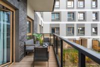 Exclusive Apartment in Wrocław with 2 Parking Spaces, Desk and Air Conditioned Living Room by Renters Prestige - Chambres d'hôtes Wrocław
