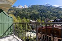 APARTMENT COSMIQUES - Alpes Travel - Central Chamonix - Sleeps 4 - B&B