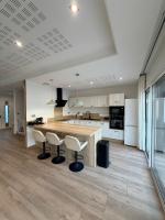 Villa de 120m2 avc jardin 3 chambres 8 Voyageurs - B&B Vénissieux
