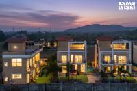 Opal Edge at Zenith Villa by VEO - Part of StayVista with Pool, Lawn, Bathtub - Chambres d'hôtes Lonavla