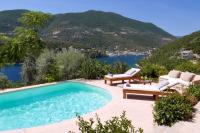 Villa Phos - Boutique Stone and Wood Sanctuary with Private Pool Near Sivota - Bed and Breakfast Sývota