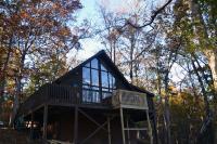 Chalet w Hot Tub, Grill, FirePit, Games & Wifi - B&B Hedgesville