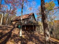Chalet w Hot Tub, Grill, FirePit, Games & Wifi - Chambres d'hôtes Hedgesville