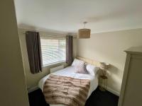 3BR, Sleeps 5, Free Parking, Fast WiFi, Near M62 & Leeds - B&B Morley