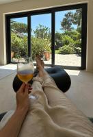 Modern Bungalow in Lush Garden - Aroeira - B&B Almada