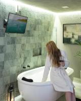 Deluxe Suite with Spa Bath