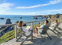 Seaside Elegance Oceanfront Escape with 3 Suites - Bed and Breakfast Carmet