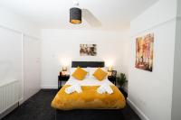 Charming Contractors & Family Friendly 4-Bedroom Home , Sleeps 7 , Parking , Fast Wifi - B&B Birstall