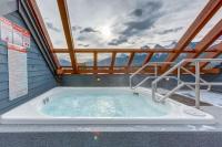 Spectacular 3BR Mountain Views with Hot Tub and Gym - Ferienwohnung Canmore
