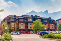 Spectacular 3BR Mountain Views with Hot Tub and Gym - Ferienwohnung Canmore