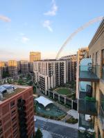 Top floor 2 Bed Apartment One min from Wembley Stadium - Ferienwohnung London
