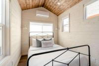 Stay Portland - The Tiny Farmhouse on Alberta - B&B Portland