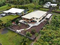 Beautiful Brand New Hawaiian Beach Home - Chambres d’hôtes Pāhoa