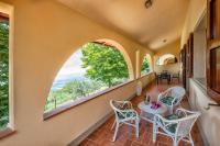 Apartment with Terrace and Mountain View 1
