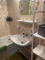 Estudio con balcón y vistas a la montaña