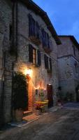 Romantic suite in the village of Castelleone, vicino Deruta, Assisi, Perugia, Montefalco - Ferienwohnung Canalicchio