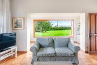 Casa con Jardín Enorme y Vistas Espectaculares Cerca de Pechon - B&B Pesués
