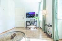 Discover Danube and Prater Stern from Our 1BR Gem - Ferienwohnung Wien