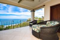 Fifth-Floor Condo with Breathtaking Ocean Views, Stylish Interior & Prime Location Near Flamingo Beach - B&B Playa Flamingo