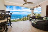 Fifth-Floor Condo with Breathtaking Ocean Views, Stylish Interior & Prime Location Near Flamingo Beach - B&B Playa Flamingo