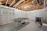 Ping pong, air hockey, king bed, near Henday - B&B Edmonton
