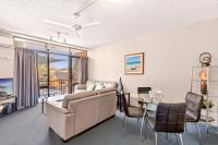 Budget Friendly & Unrenovated Seaside Escape Sandcastles 213 - B&B Coffs Harbour