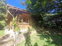 Sítio com Casa de Madeira com 2 quartos 100m2 px Centro de Salesópolis - B&B Salesópolis