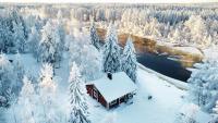 Lapin Villa Hiisi joen rannalla - Chambres d’hôtes Ranua