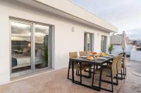 Bright Beachside Flat with Terrace by HostWise - Bed and Breakfast Matosinhos