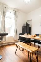 Coastal Comfort in The Mumbles 3BR Family Home - Bed and Breakfast Mumbles