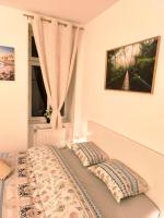 Zimmer mit Queensize-Bett und Gemeinschaftsbad