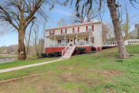 Hawksbill Home~Hot Tub~Modern~Porch~Wifi~Dogs - Chambres d'hôtes Luray