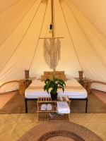 Glamping at Kalumo Lodge - Tent 2 - Chambres d’hôtes Oslob