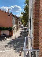 V2 Studio avec balcon, plein centre - 5 min Golfech - Chambres d’hôtes Valence