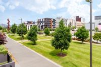 2 Bedroom with Carpark Overlooks Central East Frame - B&B Christchurch